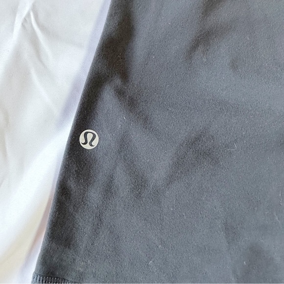 Lululemon Crop Pants Size 4 - Picture 6 of 6